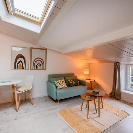 Apartment Atypical *